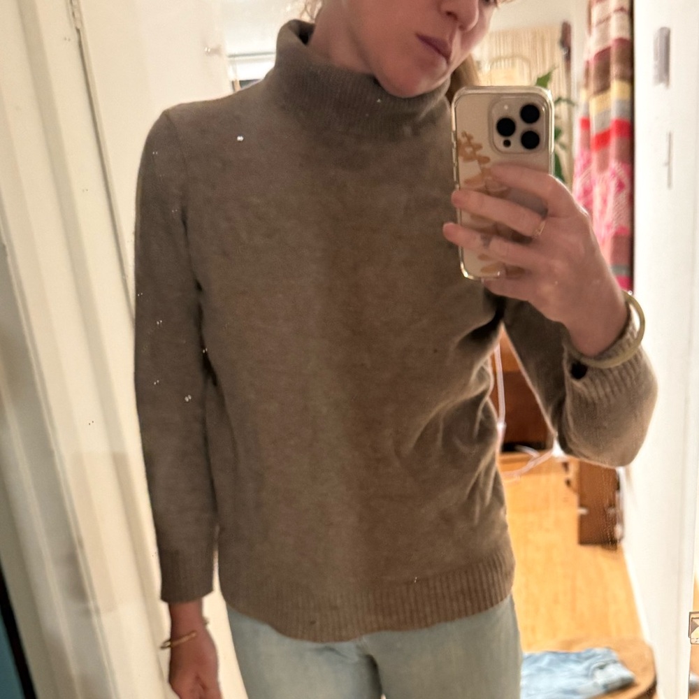 Beautiful Merino Wool Turtle Neck - Picture 2 of 5